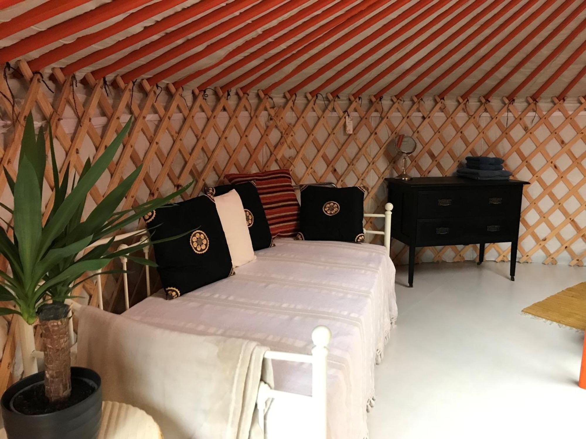 Gilfach Gower Farm Luxury Yurt With Hot Tub Hotel Ammanford Exterior photo
